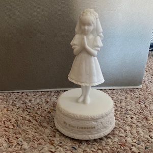 Communion music box statue